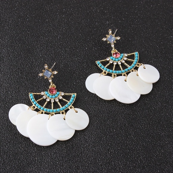 Fashion Style Pierced Earrings - Picture 3 of 4